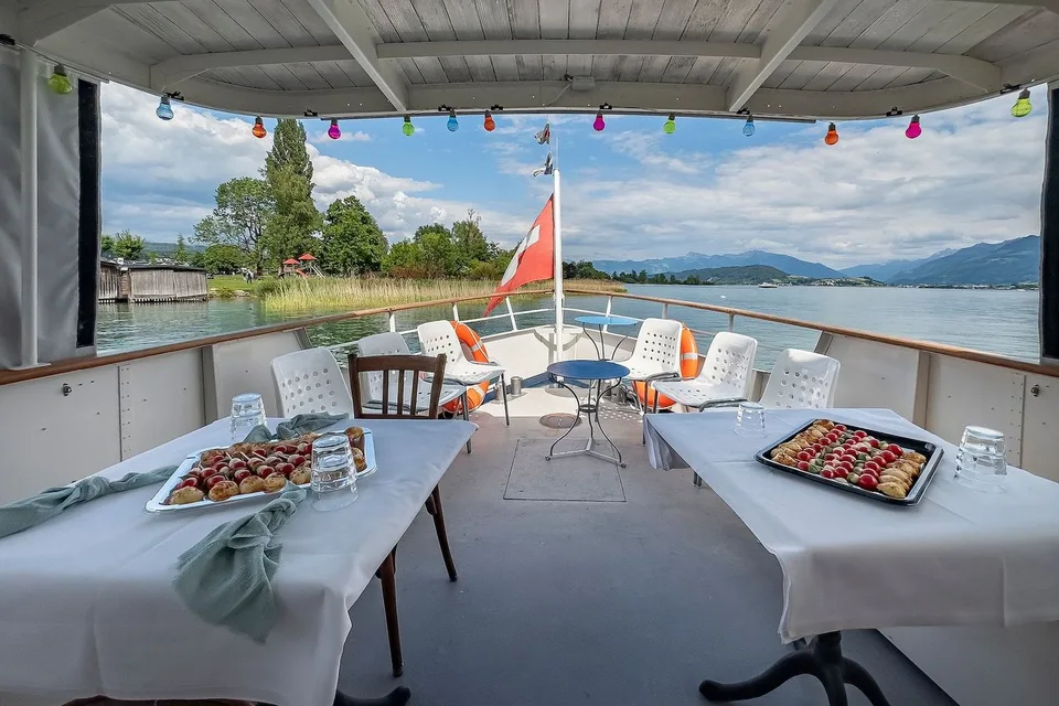 Nave passeggeri storica con posto barca sul lago di Zurigo – foto 8 di 9