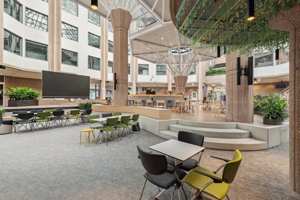 Superbes bureaux équipés dans un immeuble emblématique – photo 11 sur 13