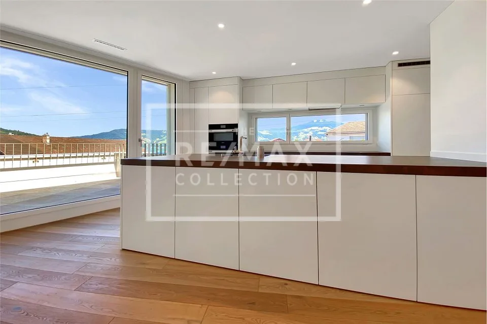 Casa unifamiliare moderna e di alta qualità con una vista da sogno sul lago di Zug