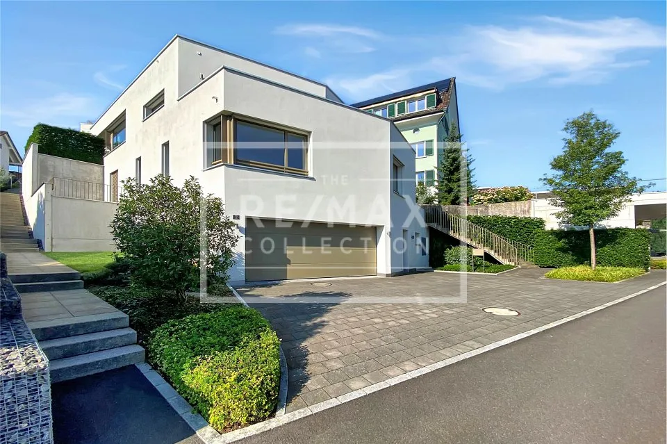 Topmodernes, hochwertiges Einfamilienhaus mit traumhafter Sicht auf den Zugersee