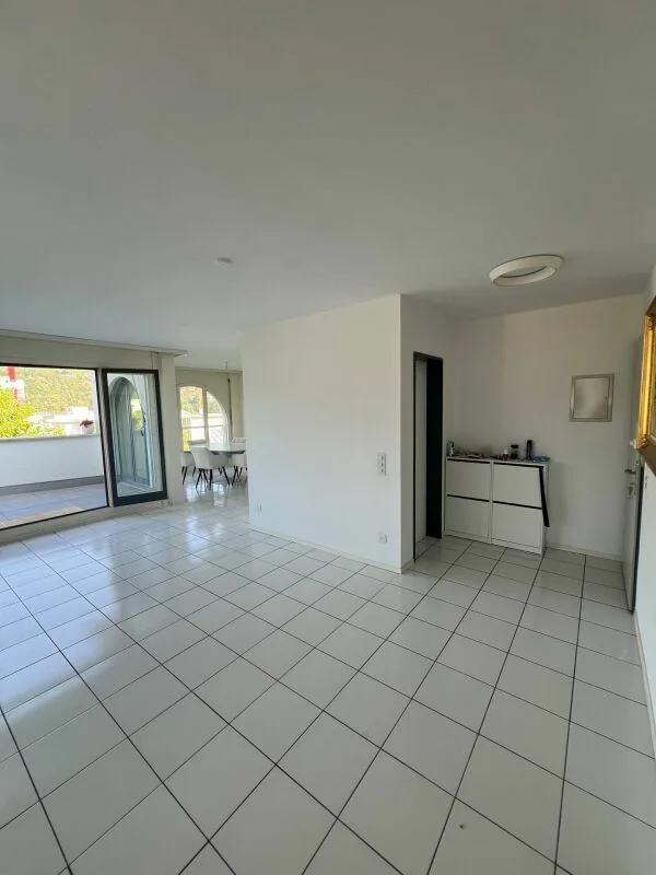Appartement mansardé 3.5 pièces avec vue sur le lac, terrasse et 2 places de parking
