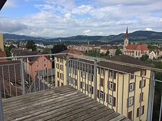 Sonnige 4.5-Zimmer-Maisonette-Dachwohnung mit Balkon und Dachterrasse an ruhiger Lage
