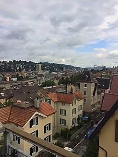 Sonnige 4.5-Zimmer-Maisonette-Dachwohnung mit Balkon und Dachterrasse an ruhiger Lage