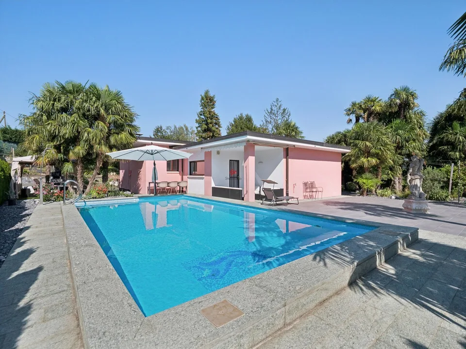 Zeitlose Luxusvilla mit Einliegerwohnung