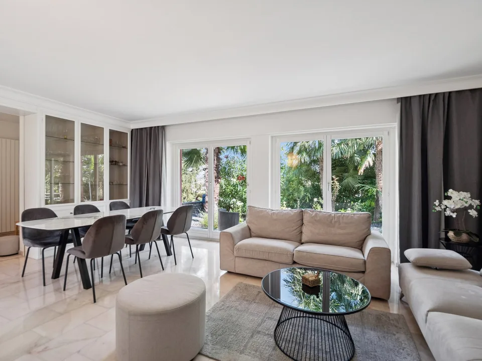 Zeitlose Luxusvilla mit Einliegerwohnung
