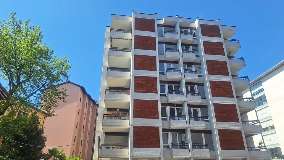 Centro Lugano,   Piano Attico Appartamento loc 2,5, Terrazza, Balcone, Posto Auto coperto.