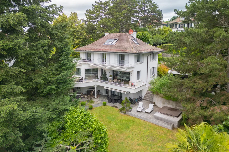 Magnifica villa individuale con vista sul lago – foto 12 di 12