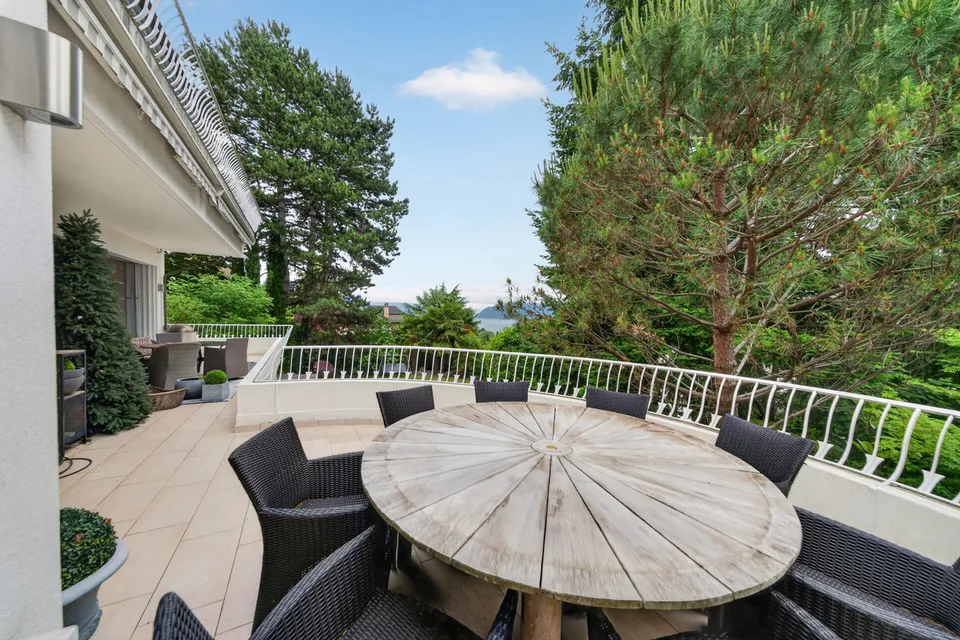 Magnifica villa individuale con vista sul lago – foto 9 di 12