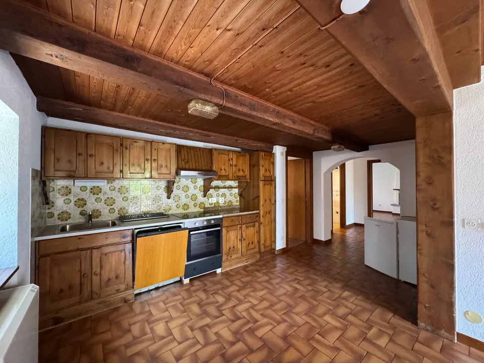 🏡 Malvaglia | Stabile con 3 appartamenti e rustico