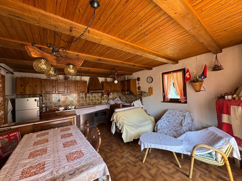 🏡 Malvaglia | Stabile con 3 appartamenti e rustico