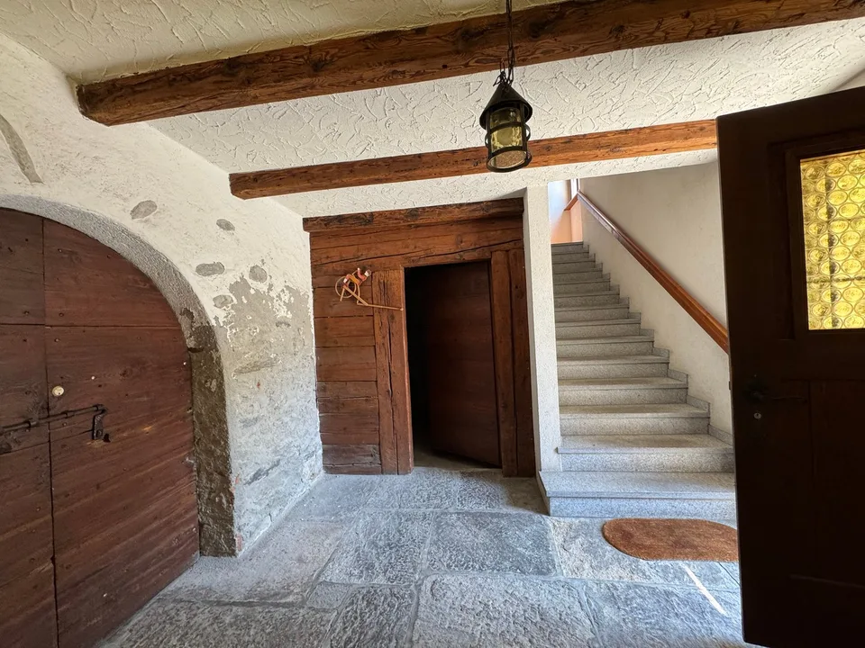 🏡 Malvaglia | Stabile con 3 appartamenti e rustico