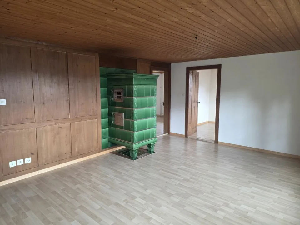 Charmante 4 Zimmer Altbauwohnung zu vermieten