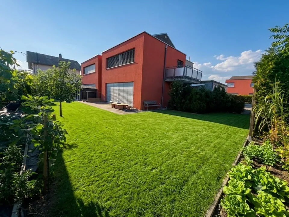 Wohnen mit Charme und Lebensqualität - stilvolles 4.5-Zimmer-Doppeleinfamilienhaus in familienfreundlicher Lage