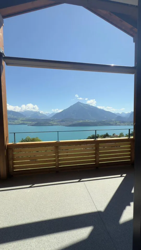 Moderne 4-Zimmer-Wohnung mit Seeblick in Aeschlen ob Gunten