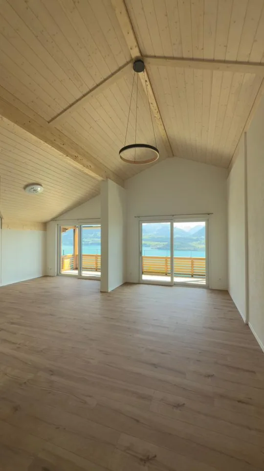 Appartement moderne 4 pièces avec vue sur le lac à Aeschlen ob Gunten