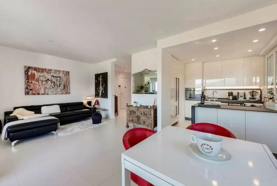 PARADISO · 3.5-ROOM APARTMENT WITH LAKE VIEW