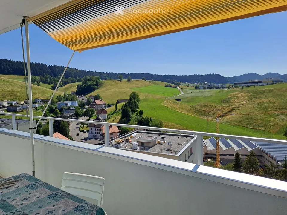 Appartement lumineux de 4.5 pièces avec balcon et vue panoramique – Le Locle
