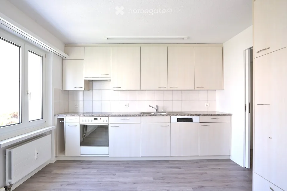Lichtdurchflutete 4.5 Zimmer Familienwohnung an ruhiger Lage