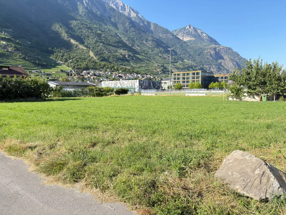 Terreno edificabile di 3’215 m² a Fully – Ville o edificio – Divisione possibile