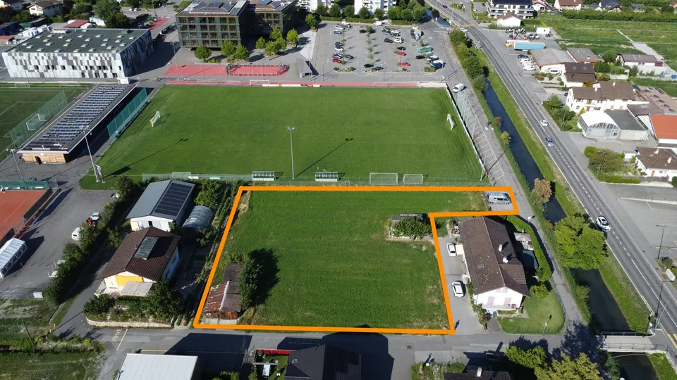 Terrain à bâtir de 3’215 m² à Fully – Villas ou immeuble(s) – Division possible