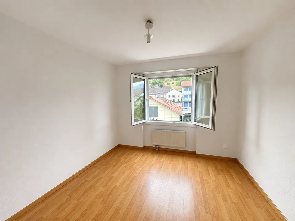 Total neurenovierte Helle 4.5-Zimmer-Wohnung mit Balkon in Lengnau BE – Foto 6 von 9
