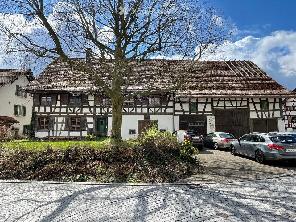 Charmante 5.5-Zimmer-Altbauwohnung in Neunforn – Ruhige Lage mit schöner Aussicht