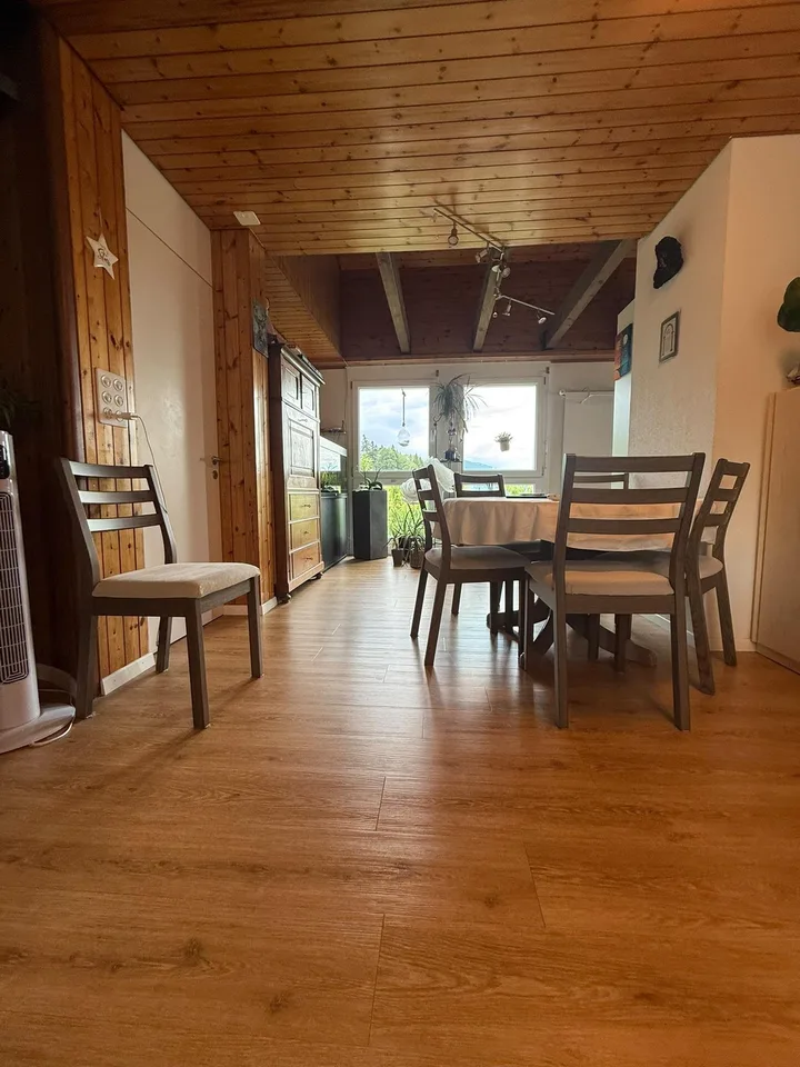 Spacious 5.5-room apartment in a quiet location in Niederteufen