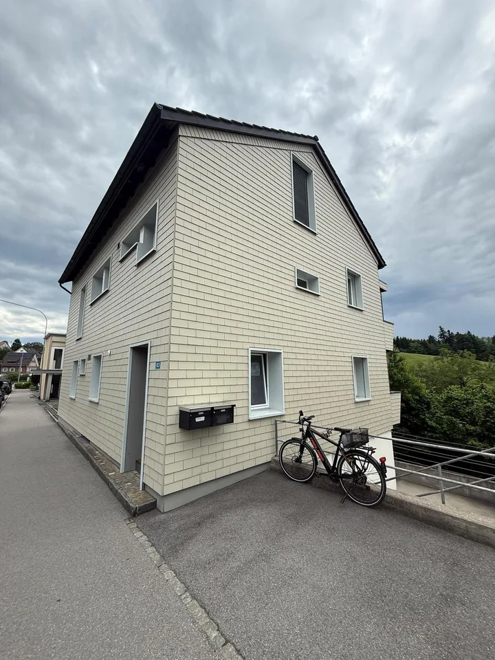 Grosszügige 5.5-Zimmer-Wohnung an ruhiger Lage in Niederteufen