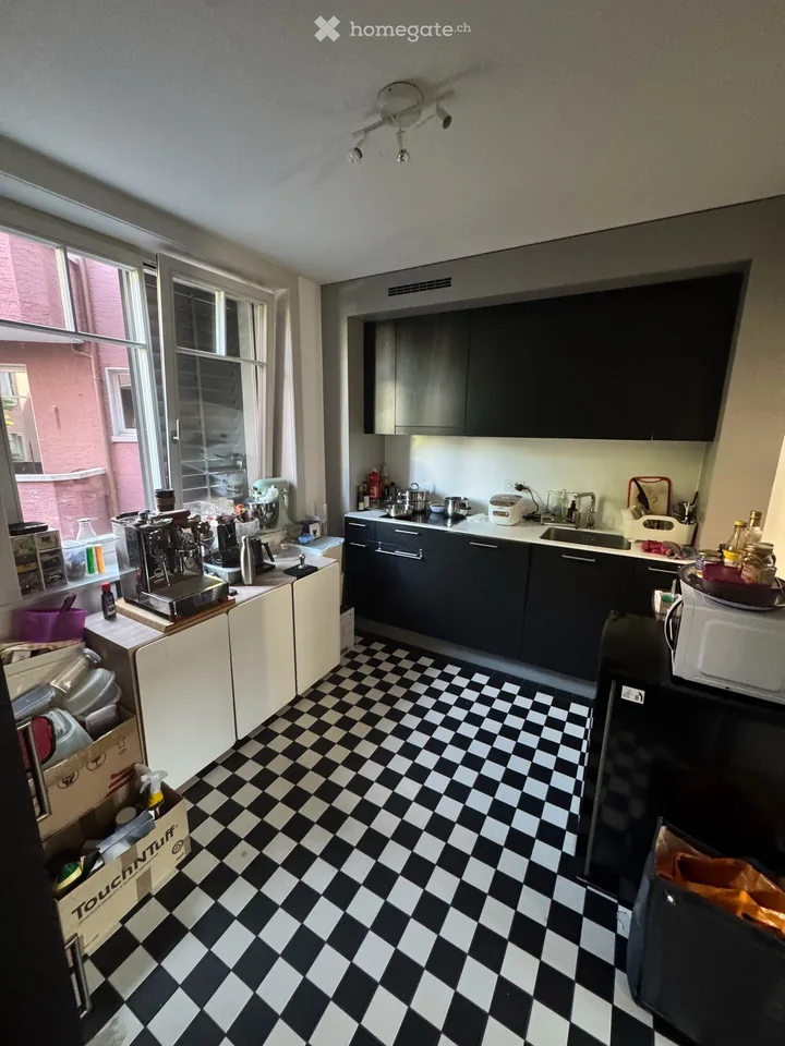 Appartamento di 3,5 locali luminoso con balcone a Zurigo