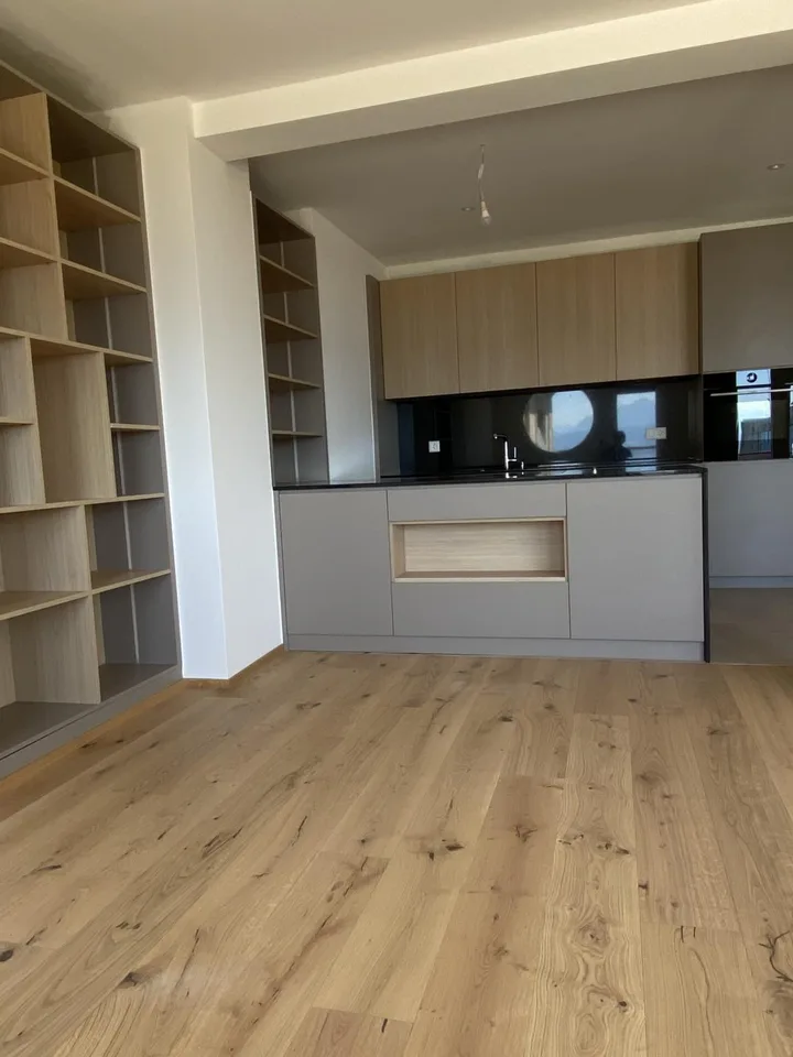 Prächtige 4-Zimmer-Wohnung komplett renoviert mit schöner Terrasse