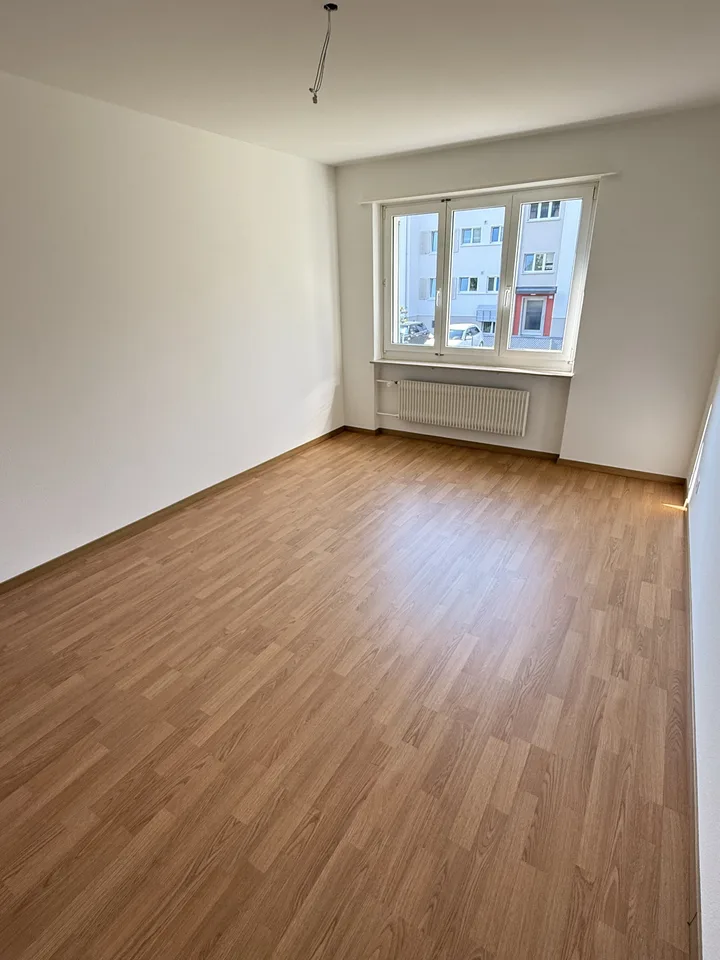 Bright 2.5-room apartment with new kitchen & bathroom
