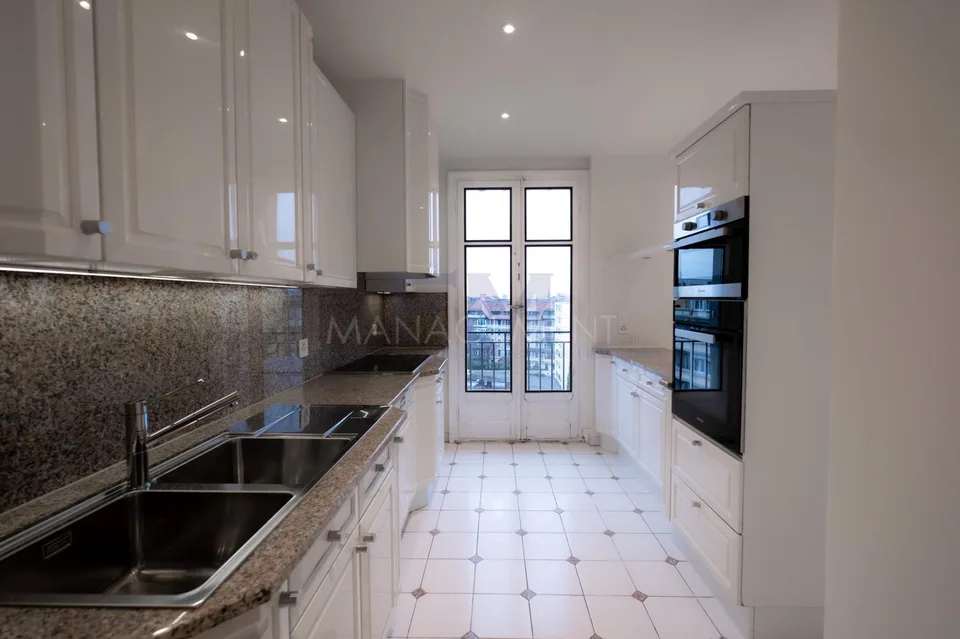 Rue de Marignac - 6.5 rooms of approx. 154 m² on the 6th floor