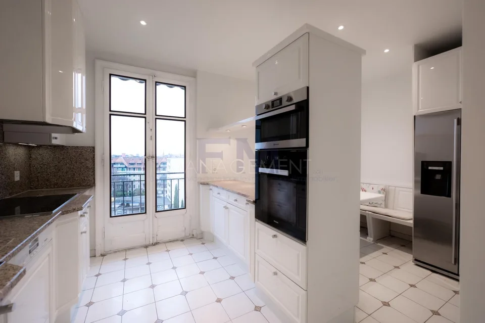 Rue de Marignac - 6.5 rooms of approx. 154 m² on the 6th floor