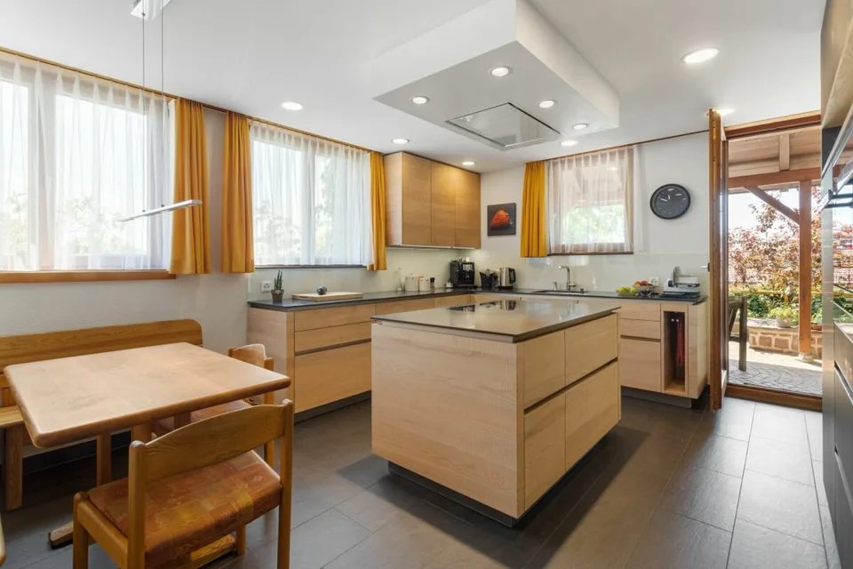 Ampia casa unifamiliare di 6½ locali con un'oasi di giardino da sogno