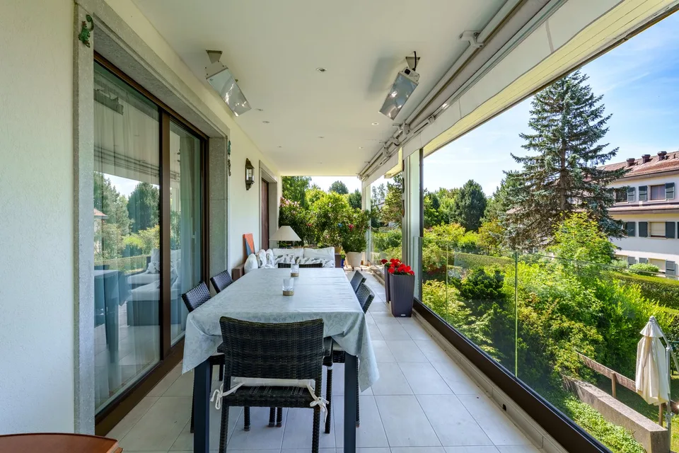 Spacieux appartement de 7 pièces avec balcon et vue à Lausanne
