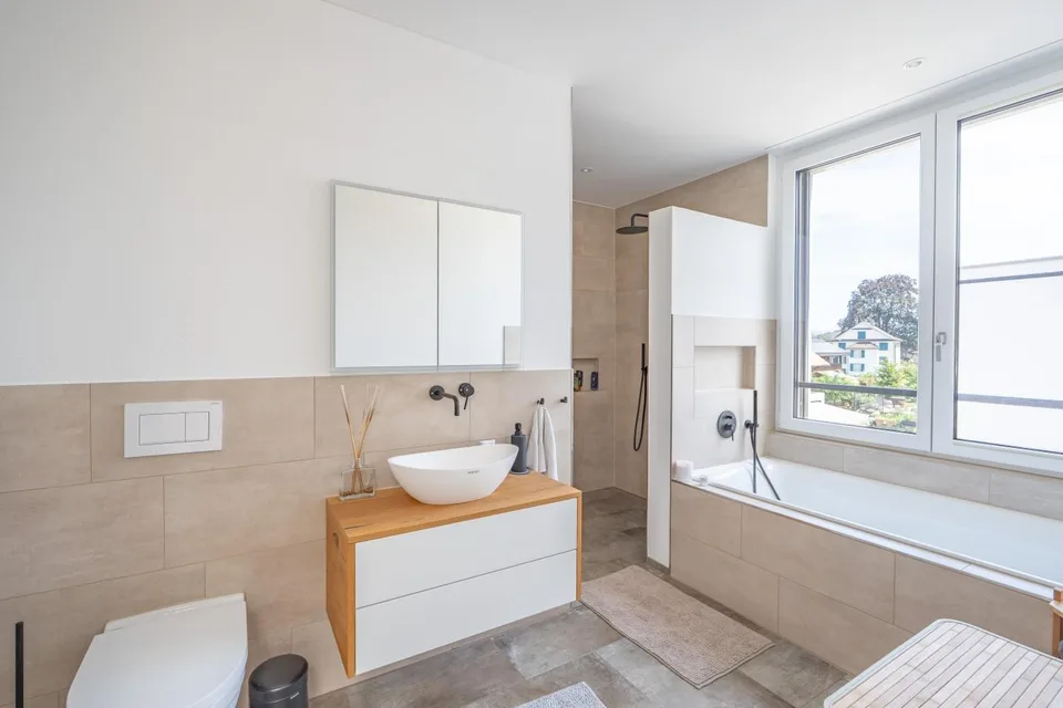 Einziehen und wohlfühlen. Neuwertiges Doppeleinfamilienhaus – Foto 9 von 12