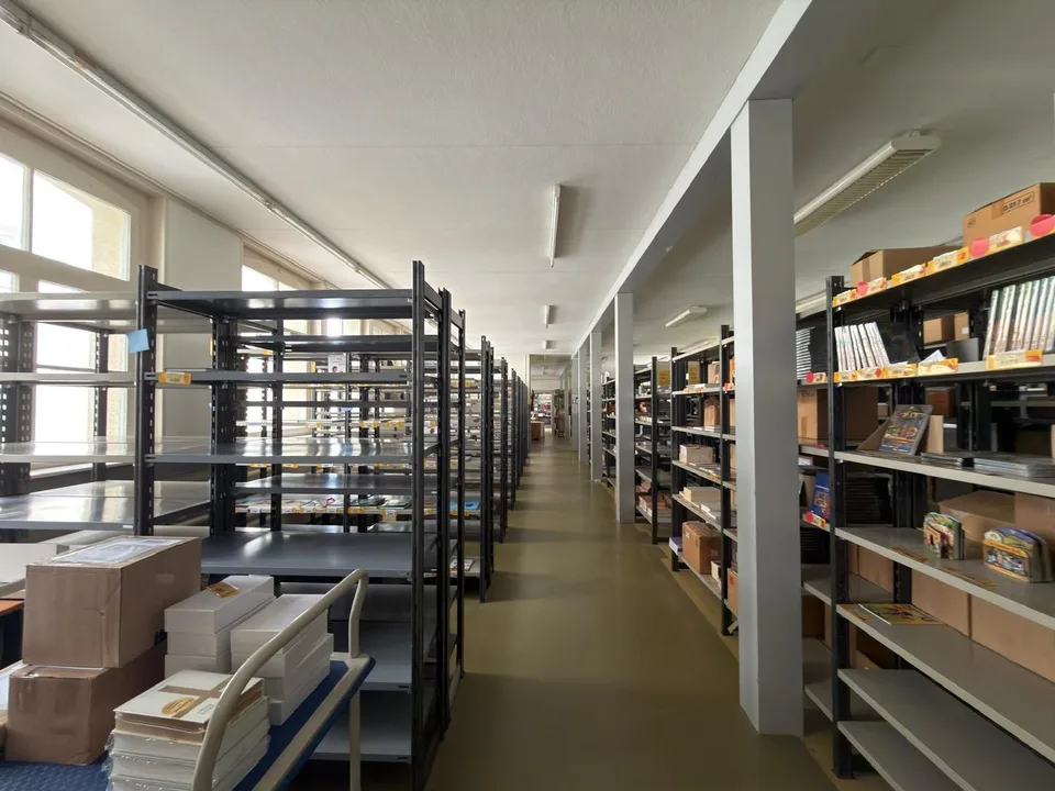 For rent: Commercial space on the 1st floor with archive spaces in the basement and 2 outdoor parking spaces