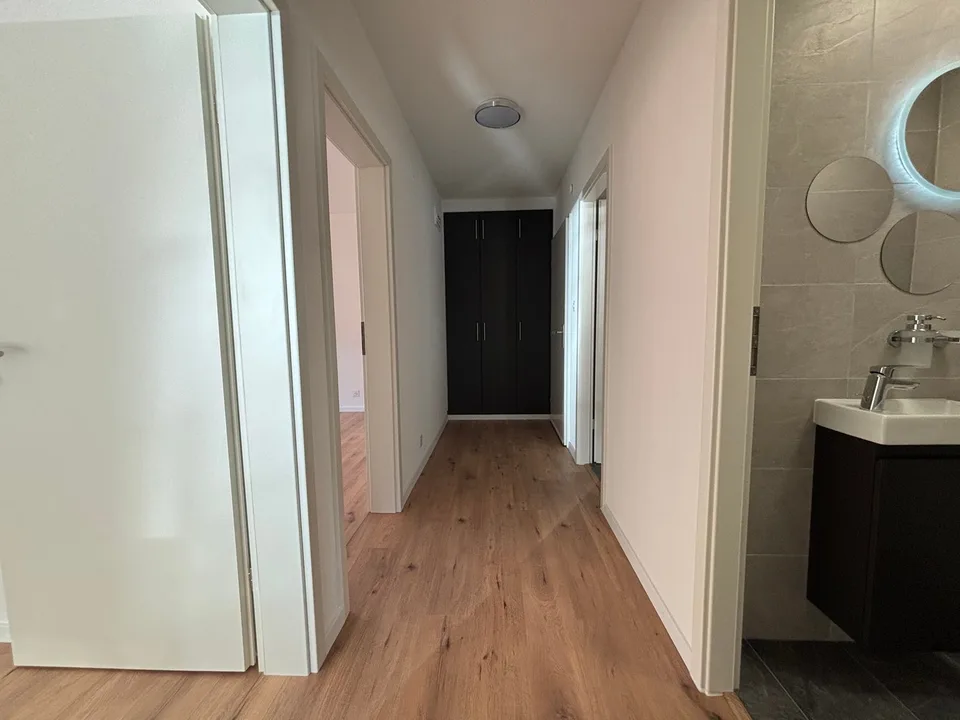 Wohnung mit 2.5 Zimmern, hell und komplett renoviert in Matran – sofort verfügbar