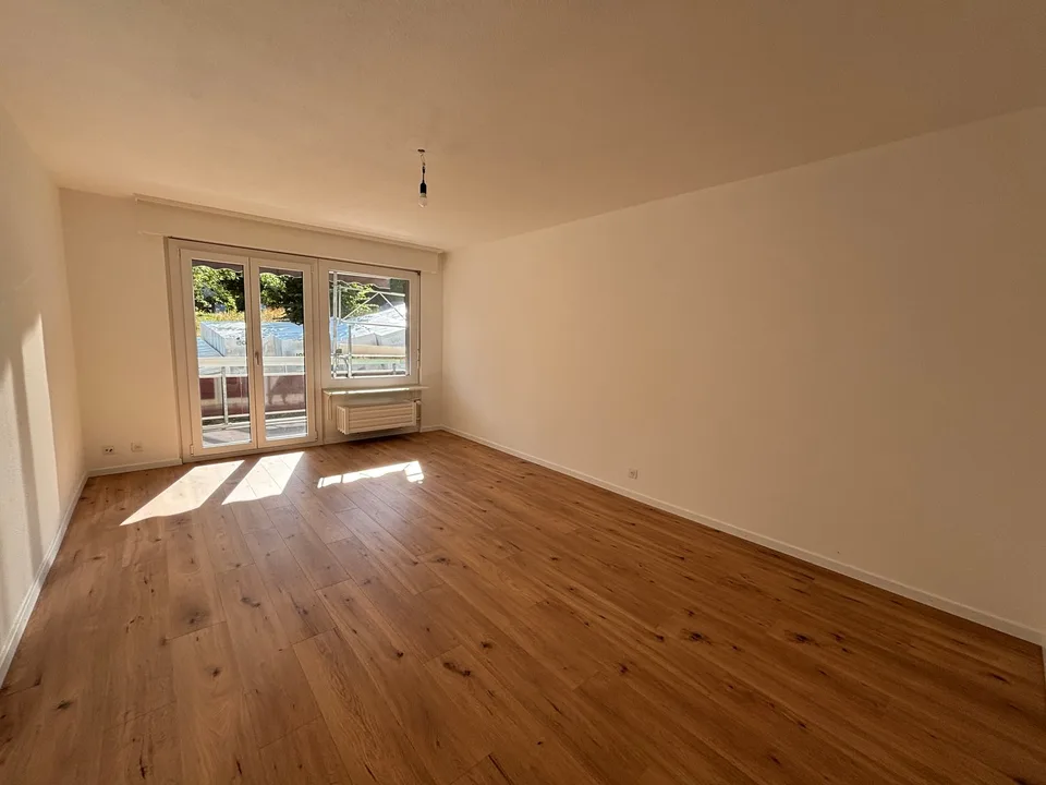 Wohnung mit 2.5 Zimmern, hell und komplett renoviert in Matran – sofort verfügbar