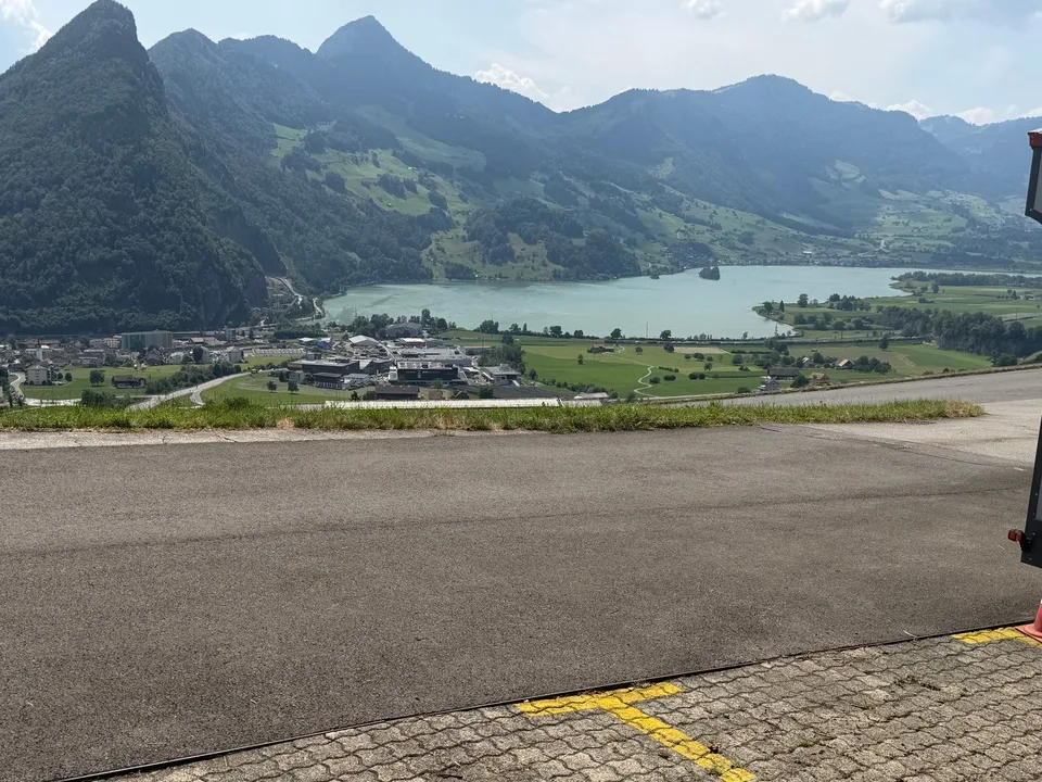 Aussenparkplätze - ideal für Zweitautos wie saisonale Fahrzeuge