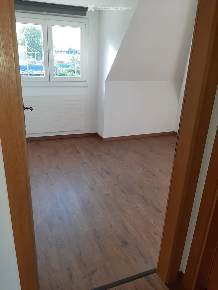 Charmant appartement de 2,5 pièces en mansarde avec grande terrasse