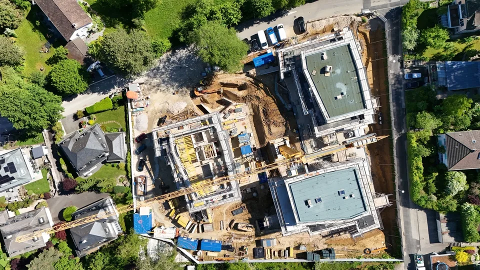 ZEITGENÖSSISCHE ARCHITEKTUR AN EXZELLENTER LAGE