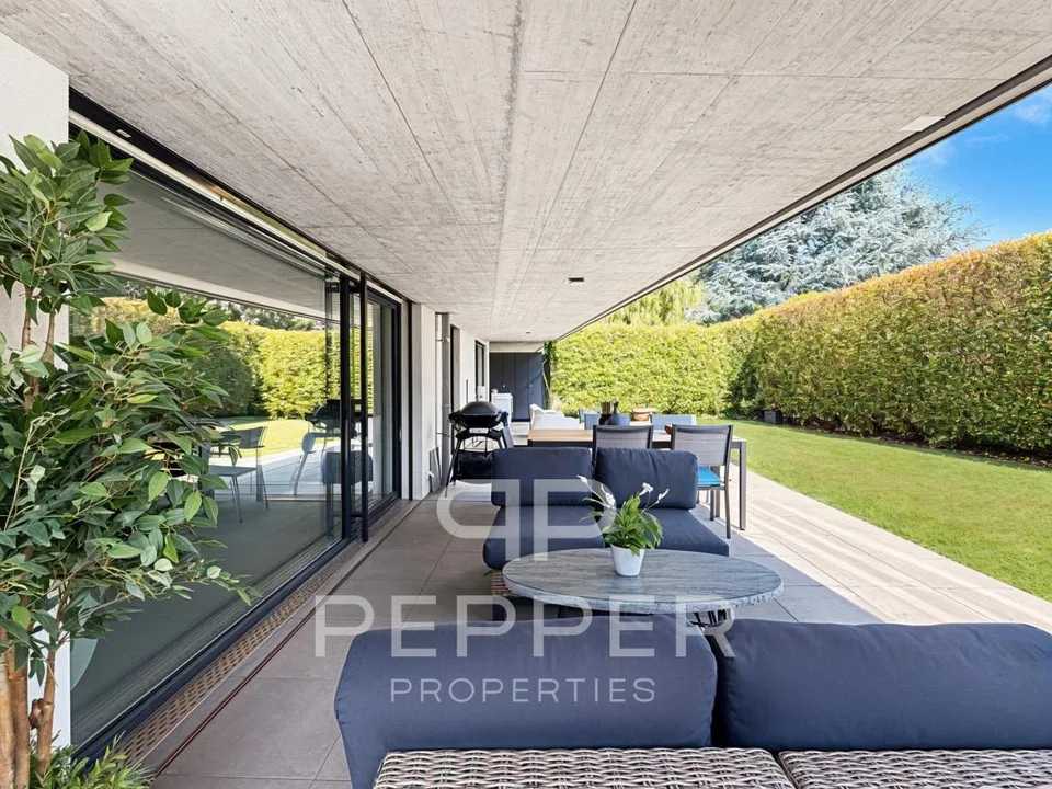 Splendid ground floor apartment with remarkable outdoor areas