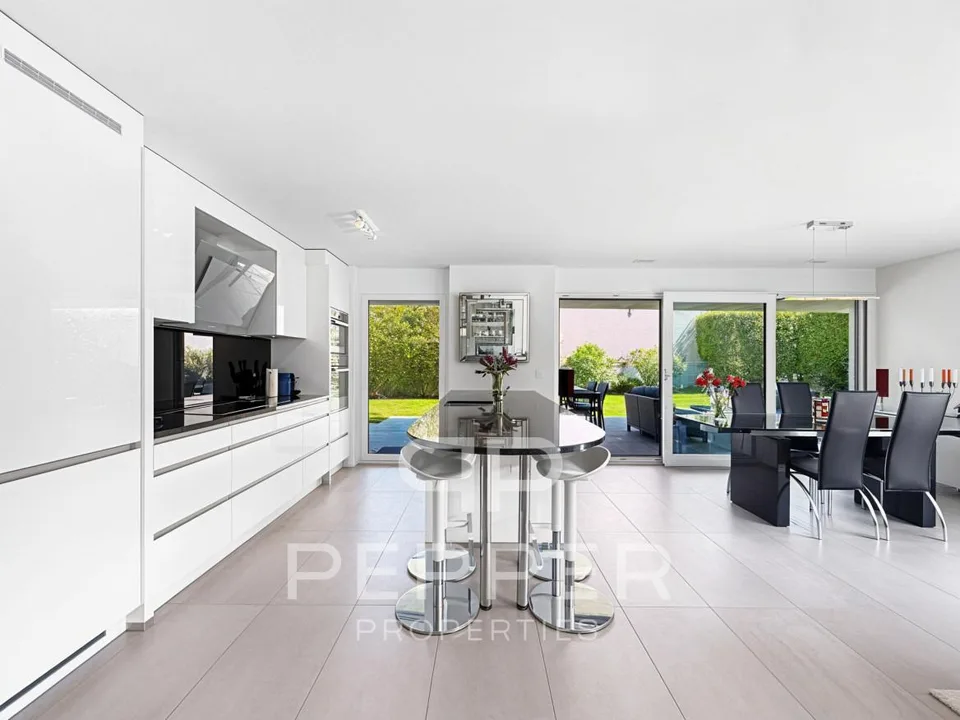 Splendid ground floor apartment with remarkable outdoor areas