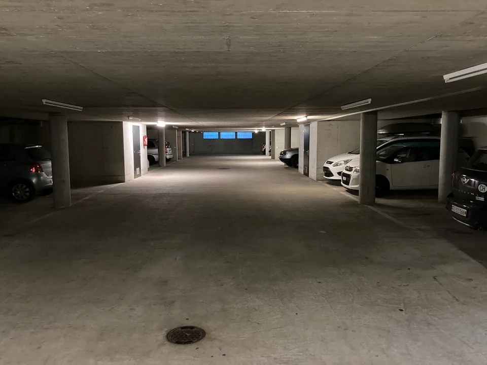 Parcheggio interno a Giubiasco - presso Via Ressiga 10 E/F/G