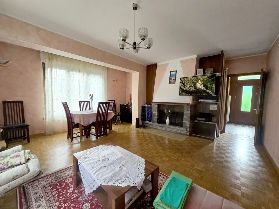 Beautiful semi-detached house 3,5 and 2,5 rooms with garden renovated