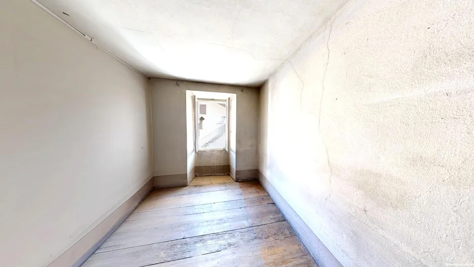 Fascinating historic house 5,5 to be renovated with mountain views