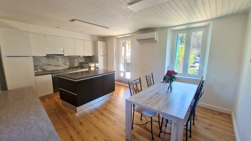 Exclusive residential complex with 4 units, renovated