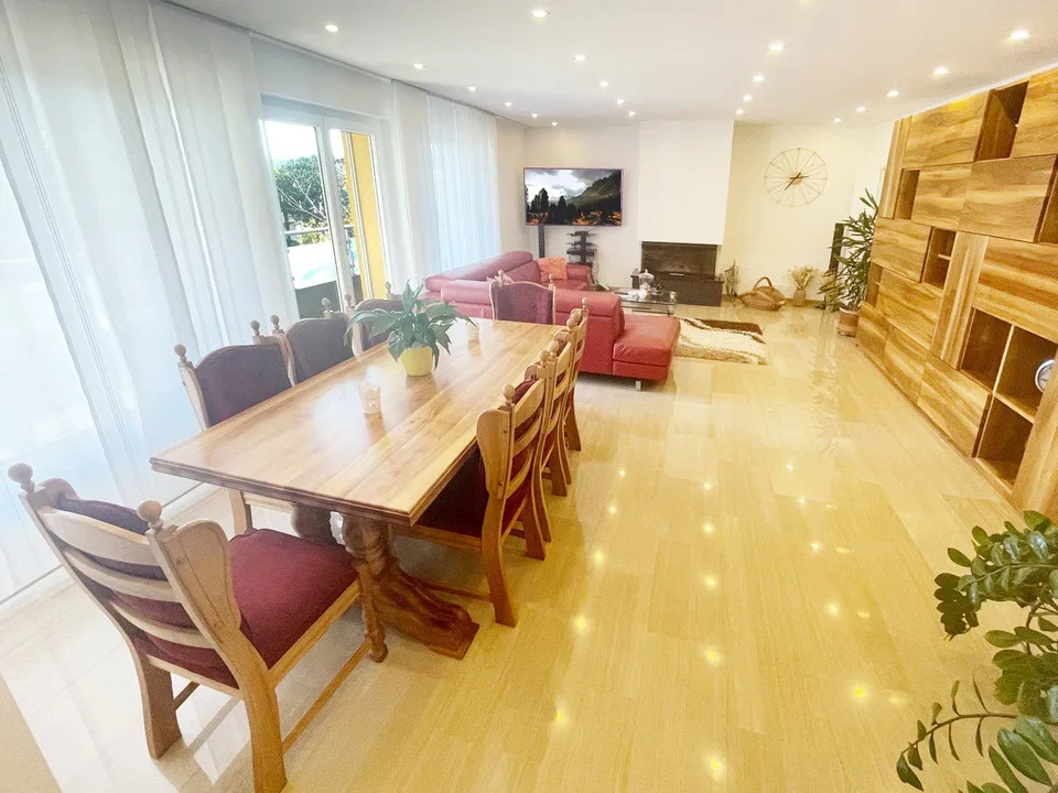 Maison 4,5 complètement rénovée avec grand jardin et vaste terrain
