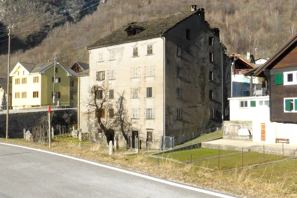 Maison ancienne intéressante à rénover sur cinq niveaux.